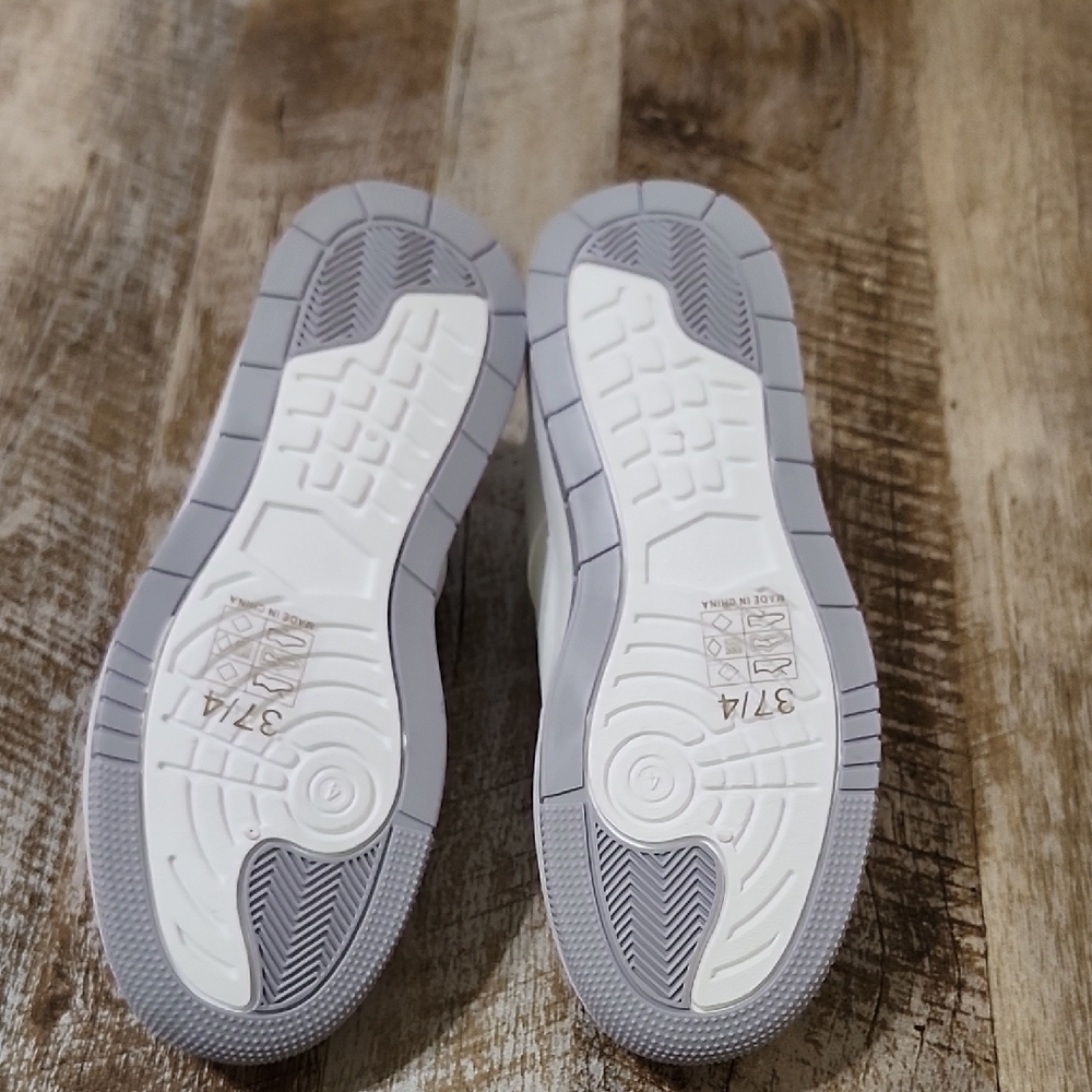 PrettyLittleThing Gray and White Platform Shoes - Picture 4 of 10